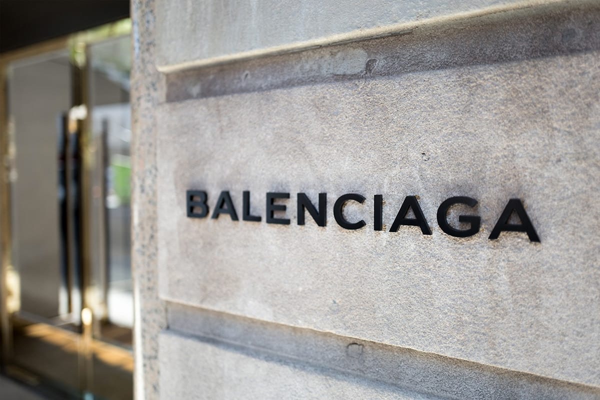 Sau vụ lùm xùm về hình ảnh đâu là lời xin lỗi từ Balenciaga và Demna   AuthenticShoes